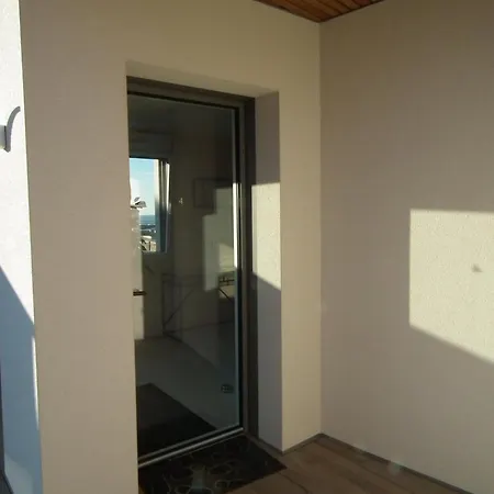 Les Maisons De Louise Apartman *